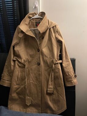 Gallery Women’s Classic Khaki Tan Trench Jacket W/ Hood and Belt Size Medium EUC